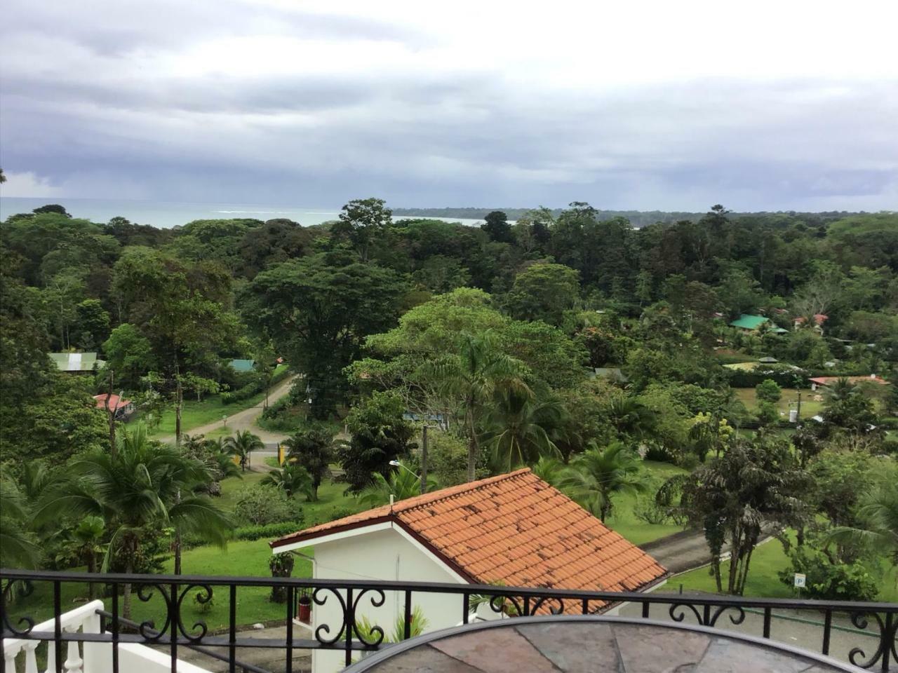 Hotel Los Cielos Del Caribe Cahuita Buitenkant foto